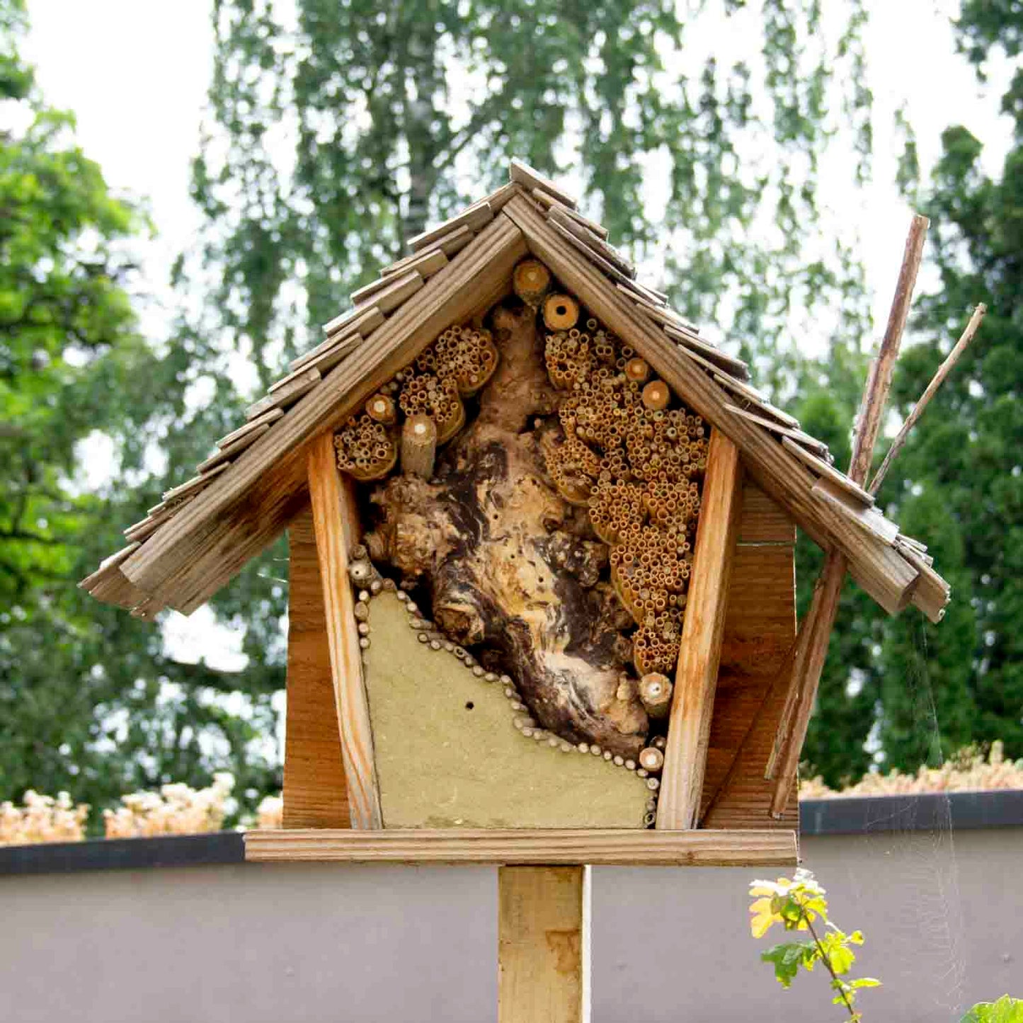 WILDBIENENHOTEL KLEINHOLZ, SCHILF, & DIV. NATURMATERIALIEN